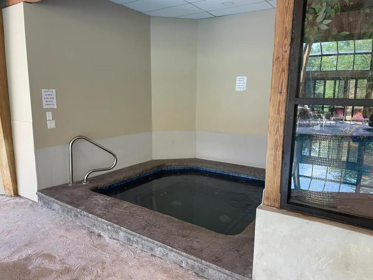 Pocono Paradise - 3 Bedroom 3 And Half Bathroom Townhouse タナーズビル エクステリア 写真